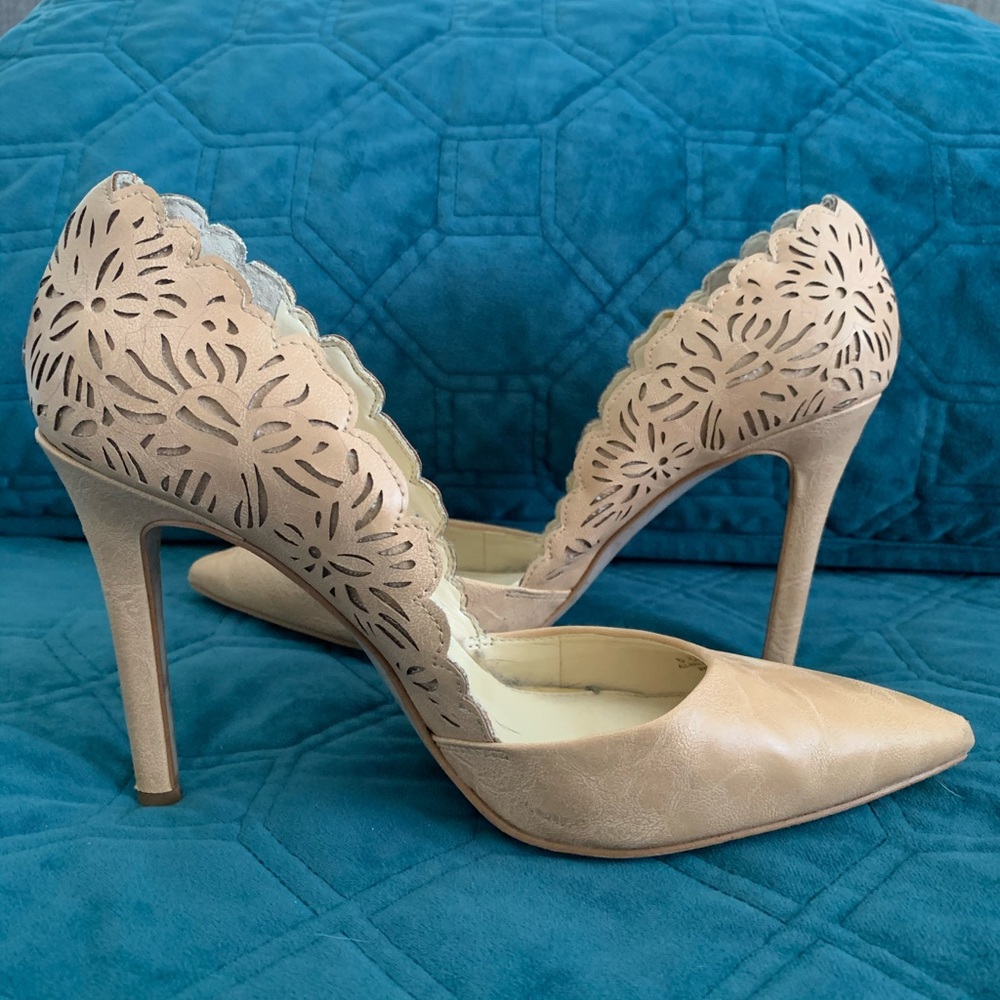 Laser cut nude pump